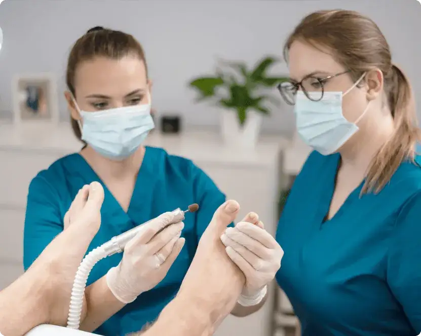 Estetyka i zdrowie stóp – dlaczego warto odwiedzić gabinet podologiczny?