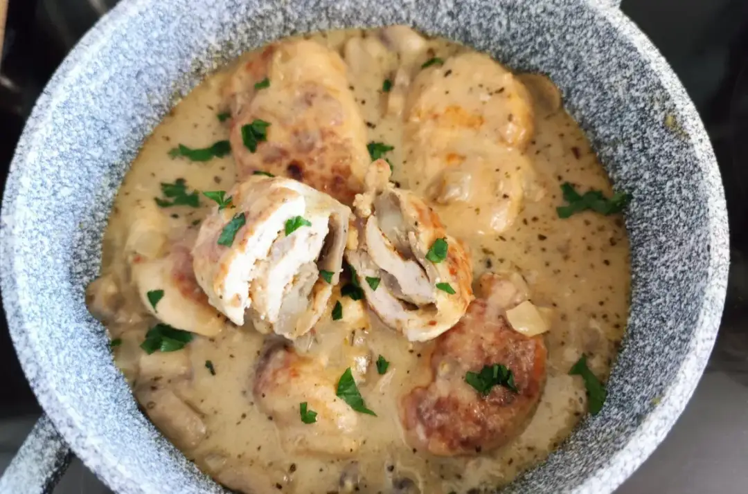 Pyszna roladka drobiowa z pieczarkami - łatwy przepis na obiad