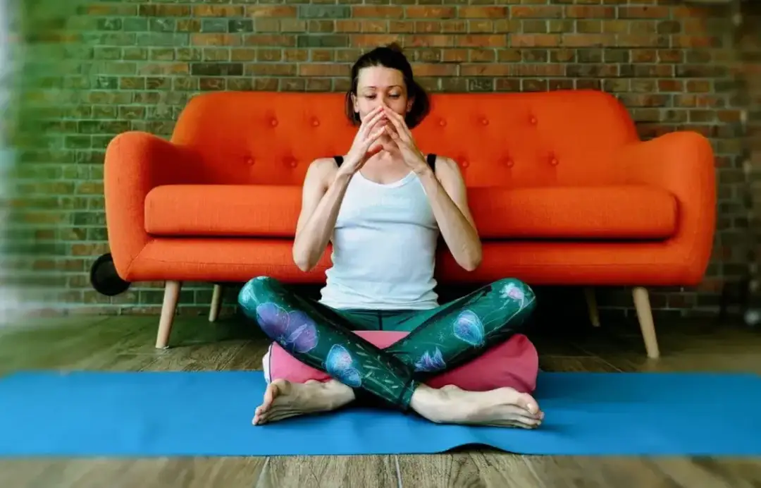 Najlepszy kurs medytacji dla początkujących: praktyczne porady i zasady