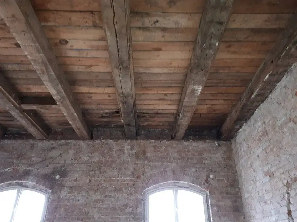 Poznaj skuteczne metody jak wzmocnić strop w starym domu krok po kroku