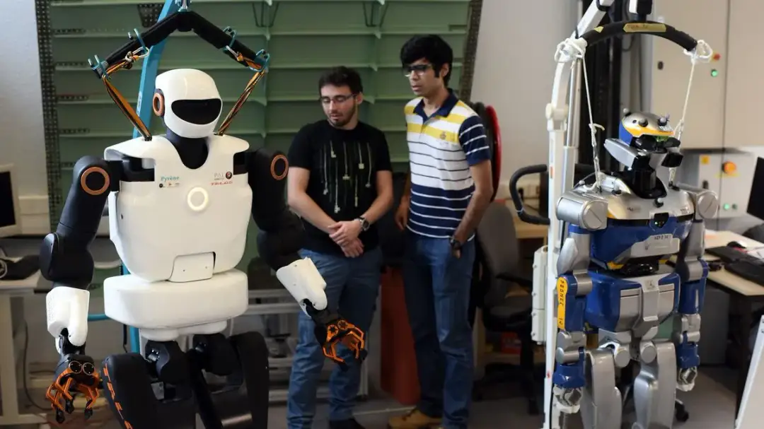 Une perceuse est-elle vraiment un robot ou juste un outil ?