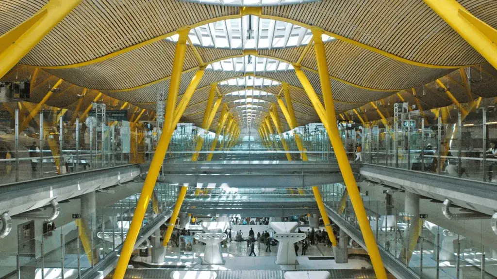 Jak szybko i tanio dojechać z lotniska w Madrycie do centrum miasta?