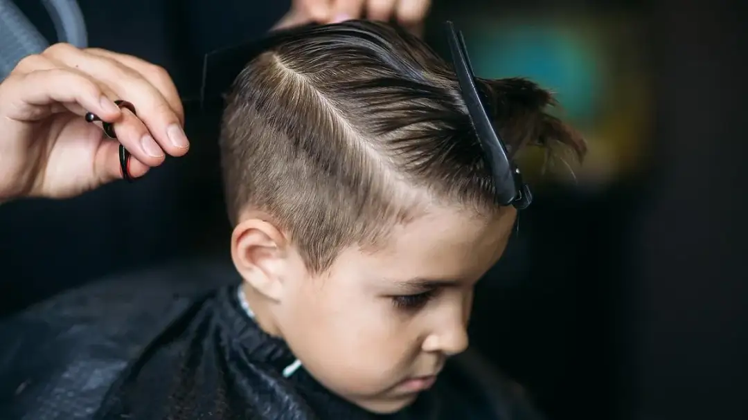 Jak obciąć włosy dziecku w domu: 8 prostych kroków dla rodziców