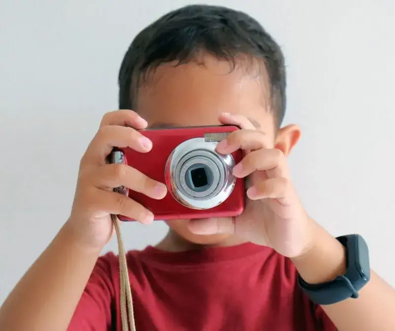 Najlepszy aparat fotograficzny dla dziecka – jak wybrać trwały i prosty w obsłudze model