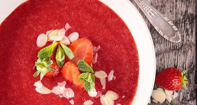 Recette de soupe fraise Thermomix : un dessert frais et savoureux