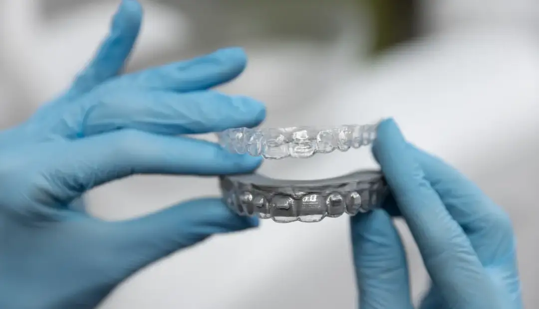Nakładki Invisalign - piękny uśmiech bez drutów i zamków