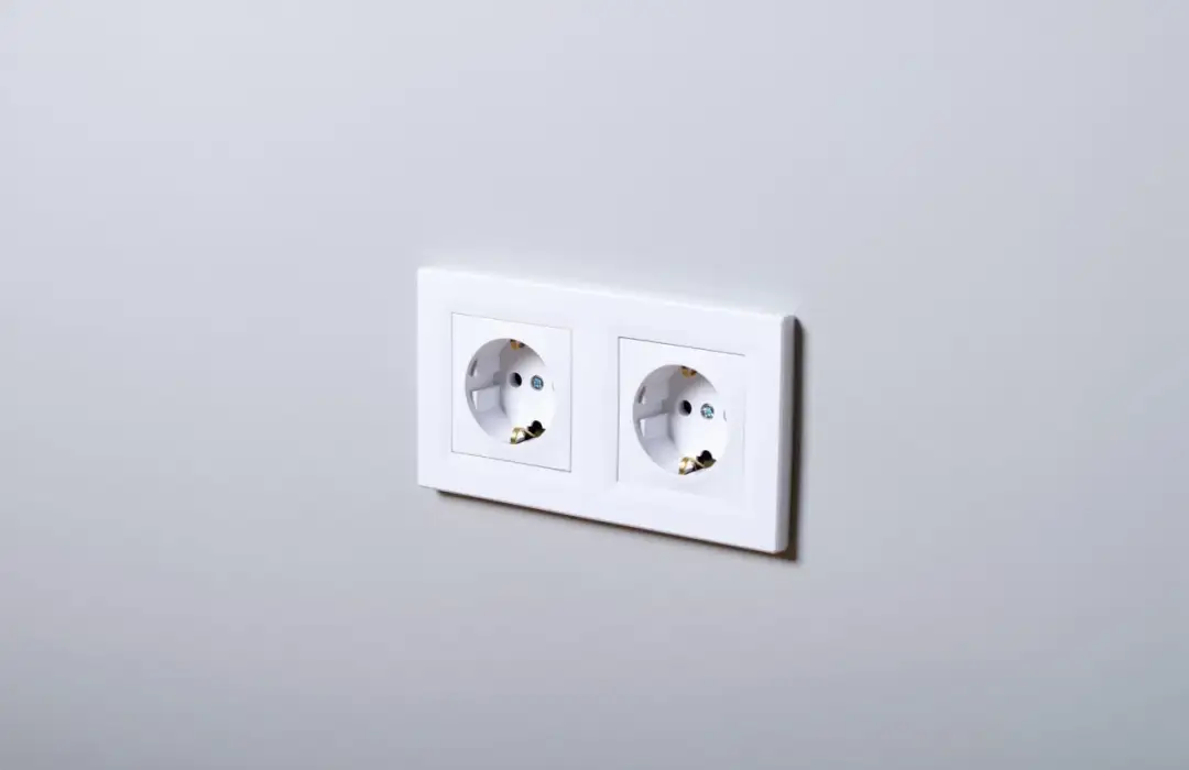 Jak rozmieścić gniazdka elektryczne, by uniknąć kosztownych błędów?