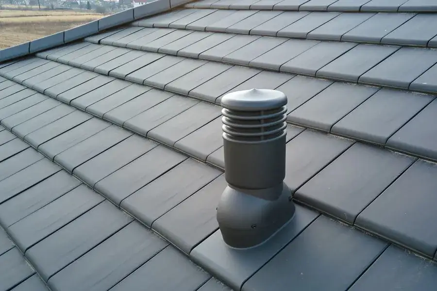 Installation de sortie VMC en toiture : évitez humidité et moisissures