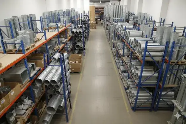 Magazyn hurtowni z elementami instalacji wentylacyjnej