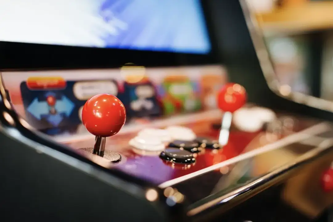 Dlaczego automaty do gier są tak wciągające? Analiza mechanizmów i algorytmów