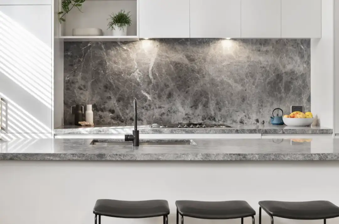 granitowy blat w kuchni