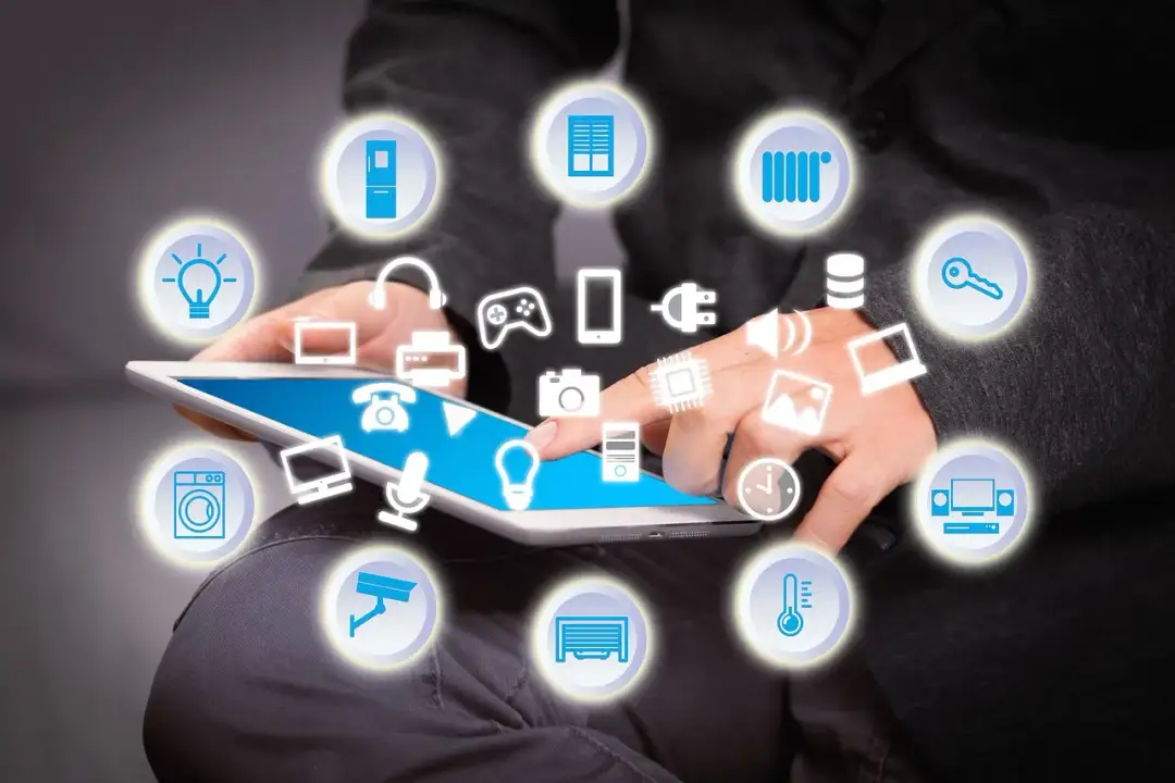 Jak zintegrować magazyn energii z systemem zarządzania domem – smartDOM i fotowoltaika w praktyce