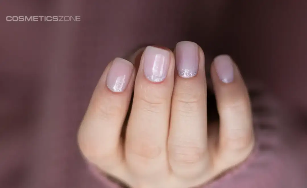 Baza, lakier, top, efekty specjalne – jak prawidłowo warstwować produkty od Cosmetics Zone, żeby manicure przetrwał jak najdłużej?