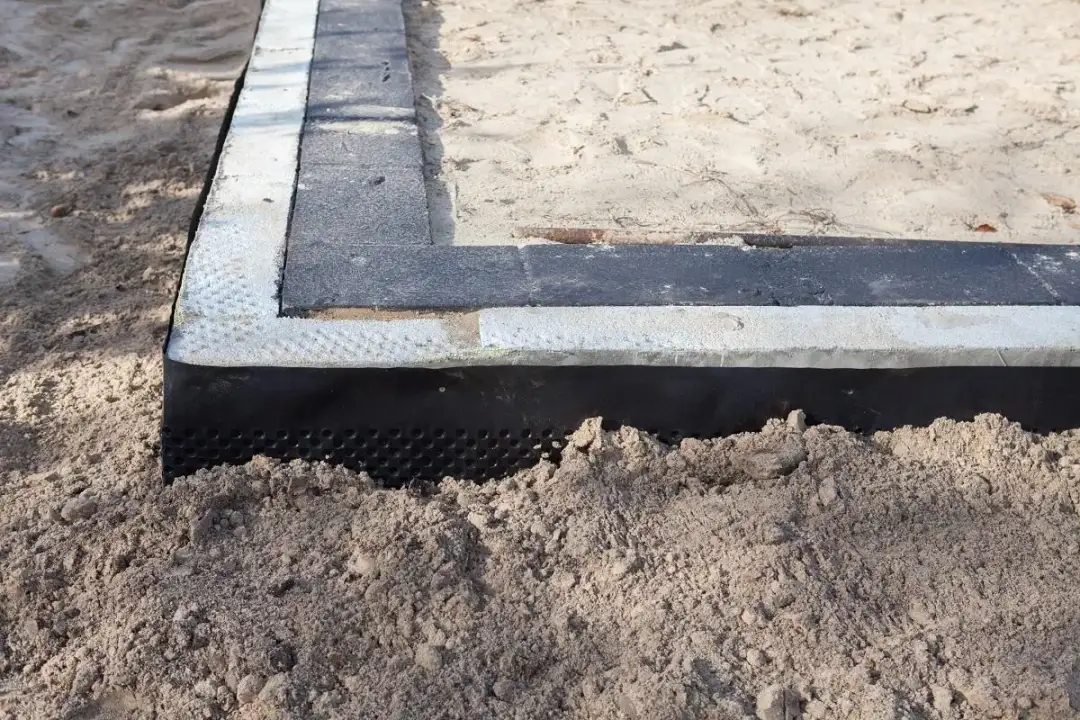 Izolacja pozioma ścian: Skuteczna ochrona przed wilgocią w domu