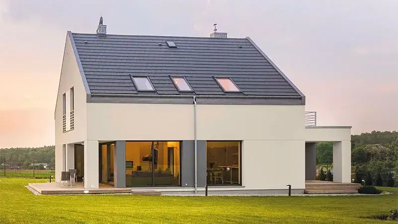 Prawda o białej elewacji: czy się brudzi i jak skutecznie temu zapobiec