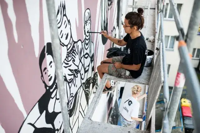 Malarstwo ścienne: odkryj techniki i inspiracje do własnych projektów