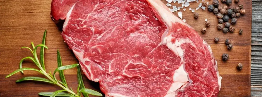Jak sezonować wołowinę w domu: 5 skutecznych metod i technik