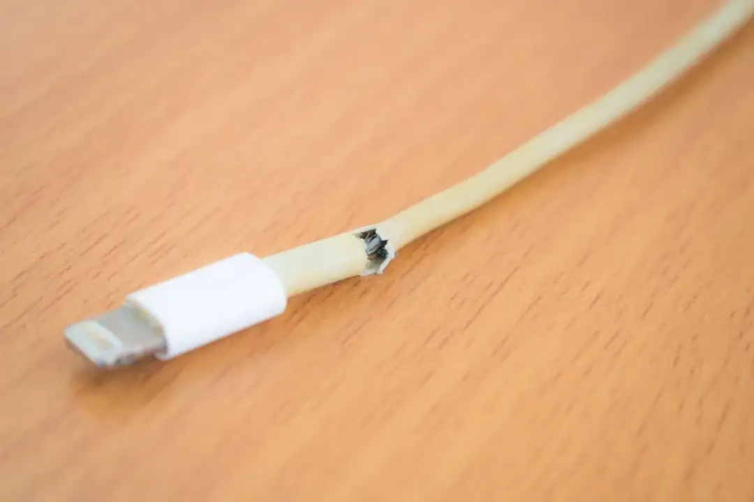 Jak naprawić kabel od ładowarki: proste metody, które zdziałają cuda