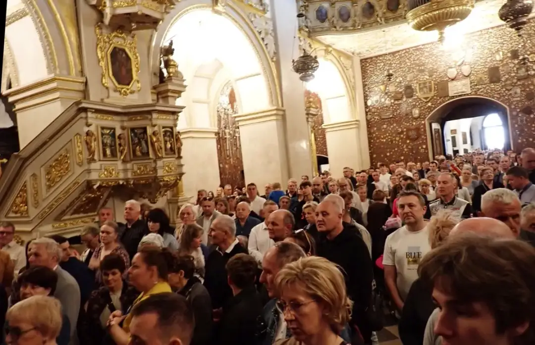 Czego nie wolno robić w kościele? Unikaj tych 10 błędów