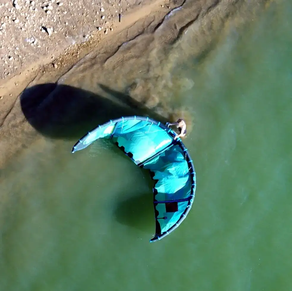 Jaki latawiec do kitesurfingu wybrać, aby uniknąć błędów?