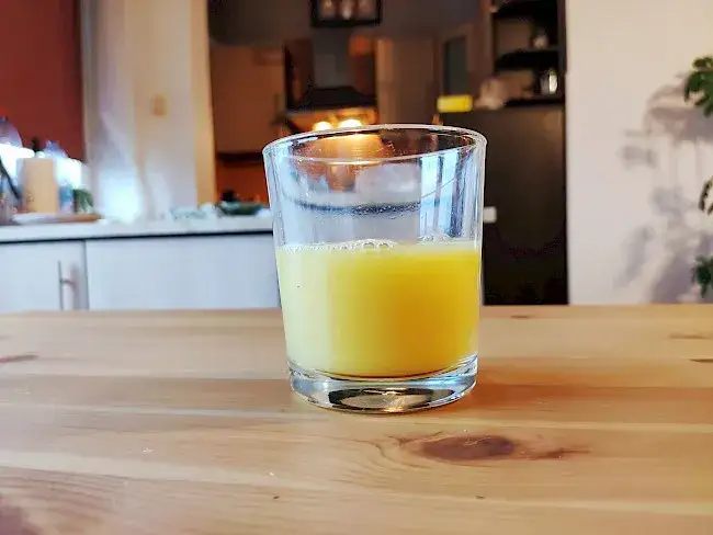 Ile kalorii ma szklanka soku pomarańczowego: wartość i czas spalania