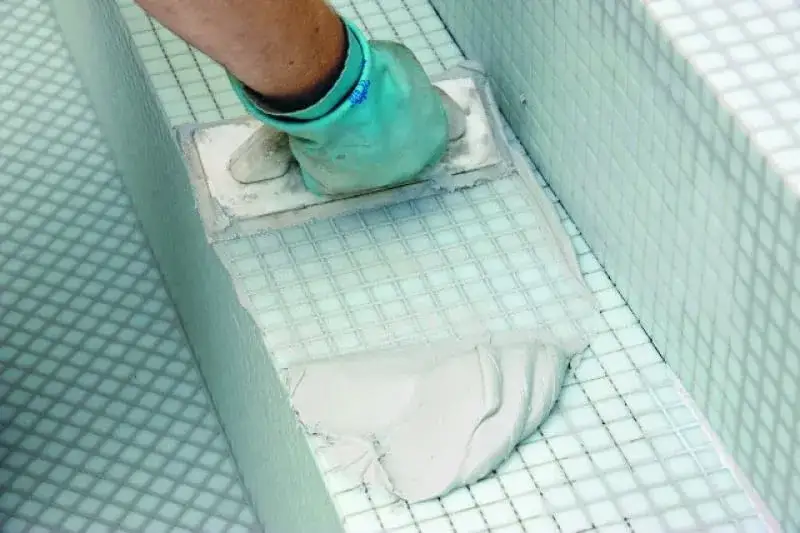 Czy fuga przepuszcza wodę? Sprawdź, jak uniknąć problemów z wilgocią