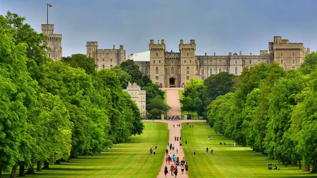 Zamek w Windsorze: historia, ciekawostki i praktyczne informacje dla turystów