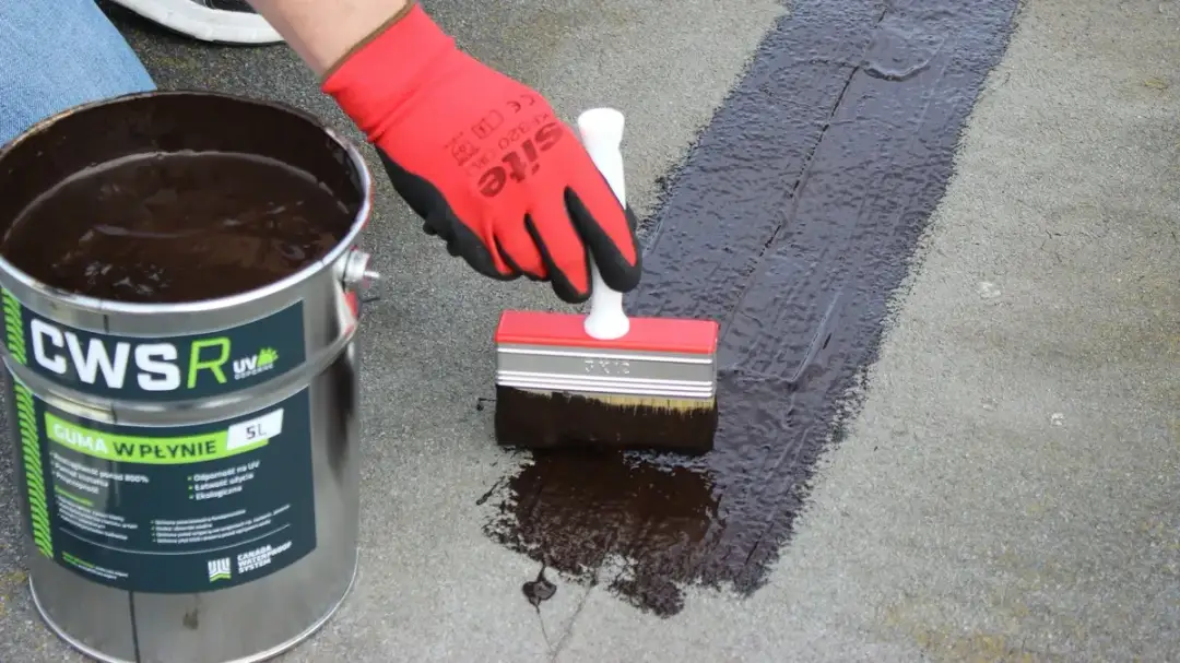 Czym uszczelnić dach z papy? Najlepsze materiały i sprawdzone metody