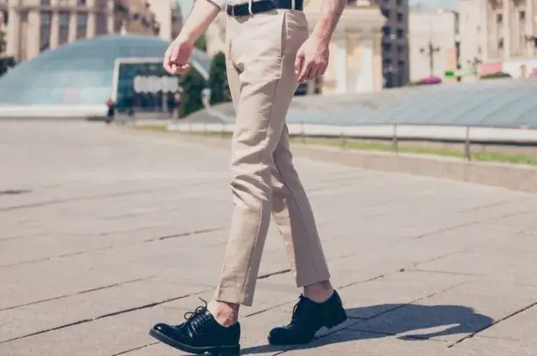 Jasne spodnie męskie stylizacje: Modne zestawy, które Cię zaskoczą