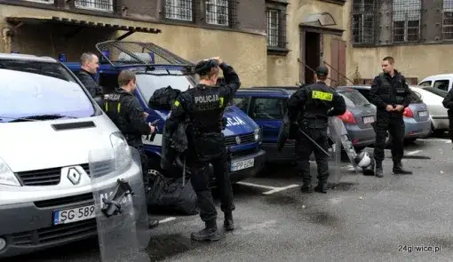 Jak zrobić, żeby dostać się do policji: kluczowe wymagania i kroki