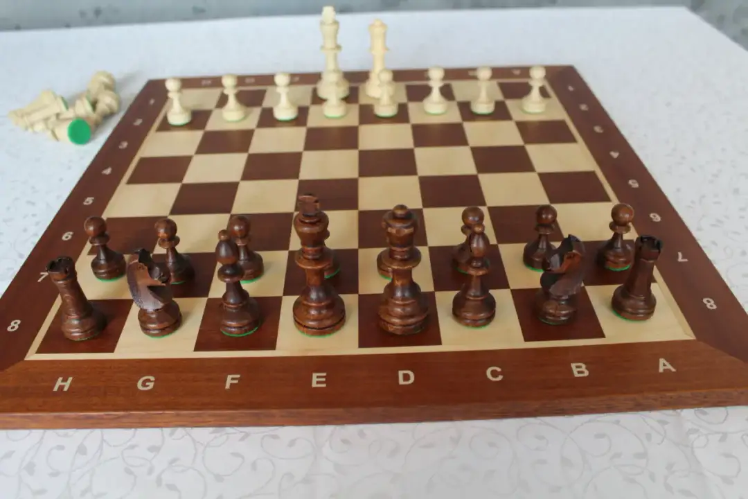 Jak prawidłowo ustawić szachy na szachownicy - kompletny przewodnik Jak prawidłowo ustawić szachy na szachownicy - kompletny przewodnik