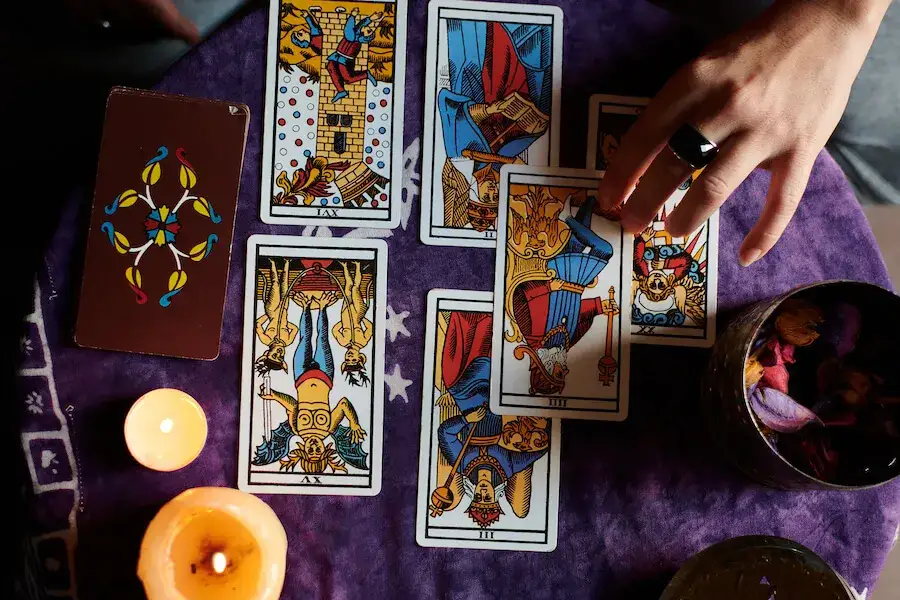 Czy tarot to grzech? Poznaj stanowisko Kościoła katolickiego na temat kart