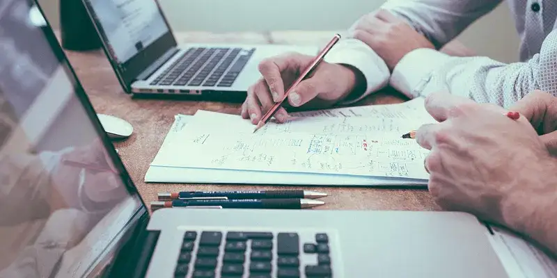 Excel w pracy z francuskimi klientami: przydatne funkcje i zwroty