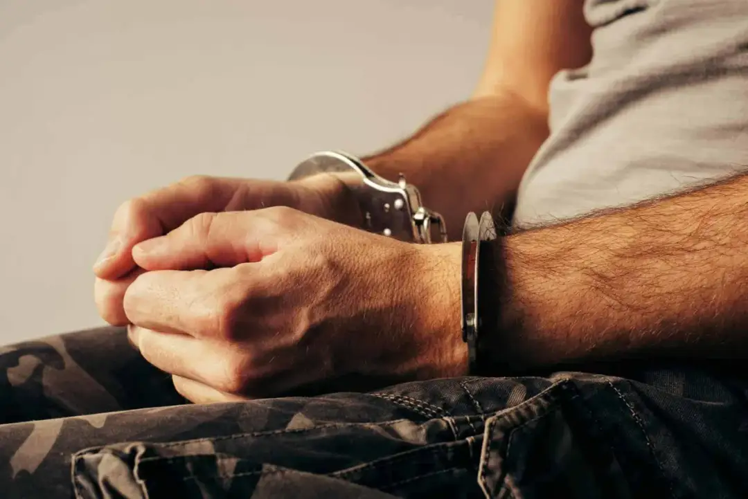 Czy oszustwo to przestępstwo? Poznaj konsekwencje prawne oszustwa