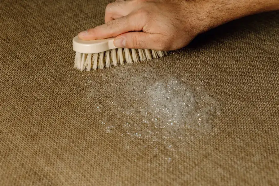 Jak czyścić dywan z juty: skuteczne metody i błędy, których unikać