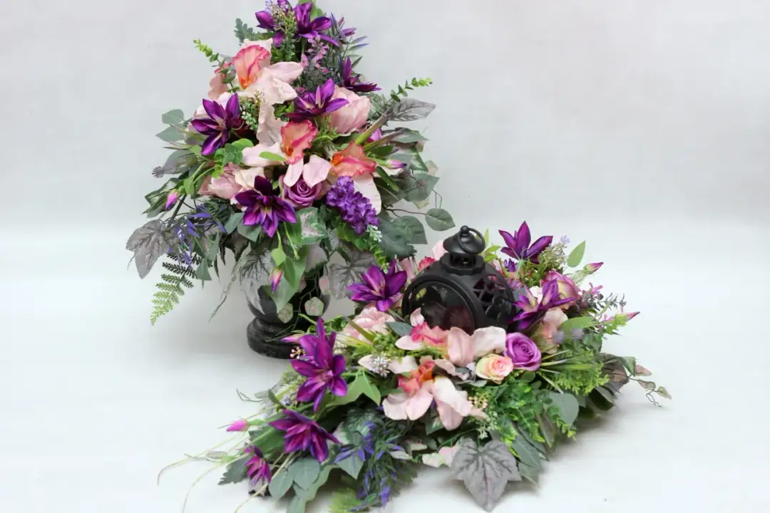 Co do wazonu na cmentarz - piękne kwiaty i dekoracje, które przetrwają