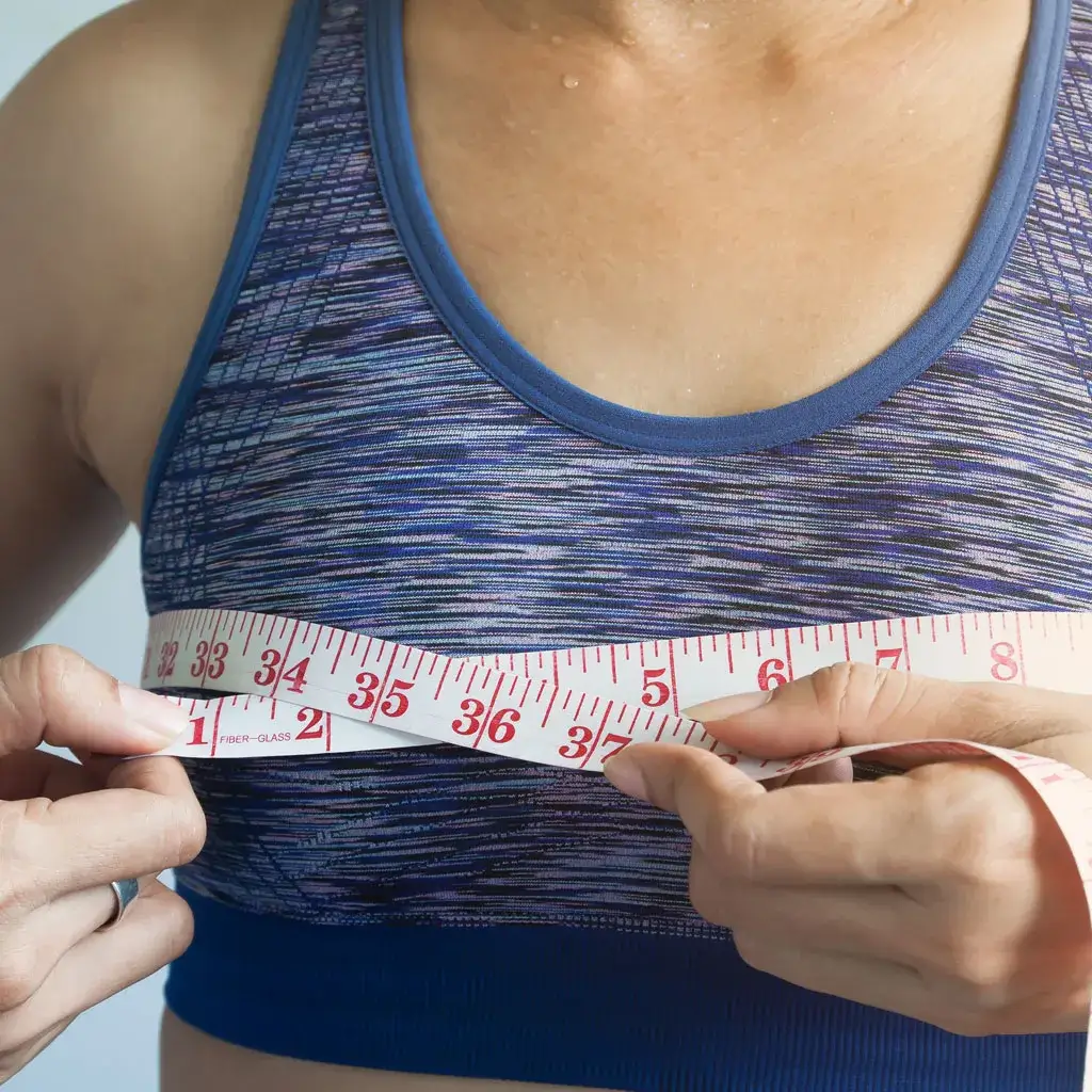 Ile kosztuje powiększenie biustu własnym tłuszczem? Sprawdź ceny i czynniki wpływające na koszt