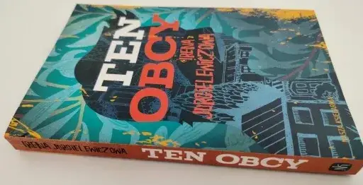 Kto jest autorem książki Ten obcy? Poznaj sylwetkę pisarki lektury