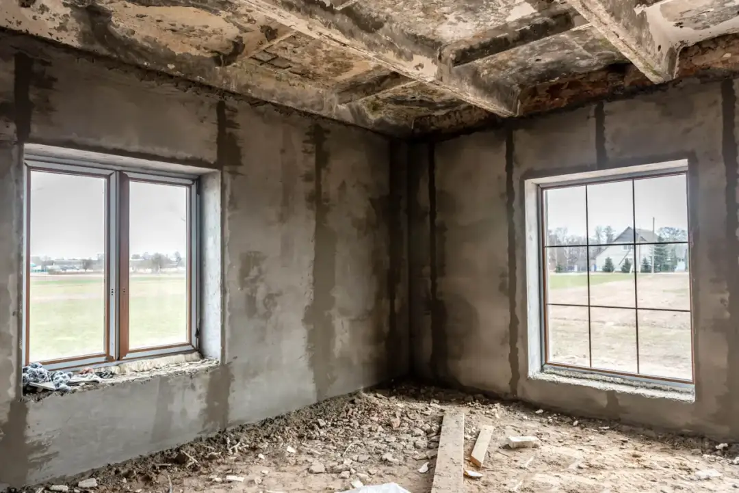 Czy można wstawić okno bez pozwolenia? Niezbędne przepisy budowlane i konsekwencje