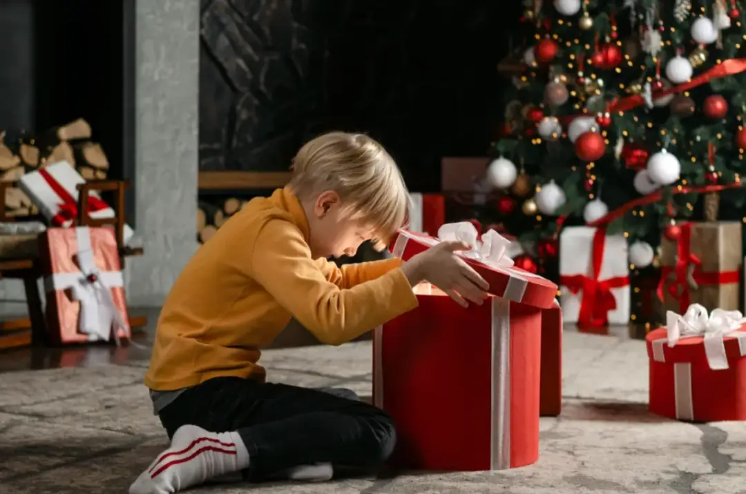 Jak wybrać idealny prezent dla dzieci na święta? Wybierz upominki, które zachwycą każdą pociechę!