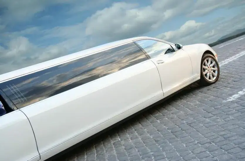 Ile kosztuje wynajem limuzyny? Sprawdź, co wpływa na ceny!