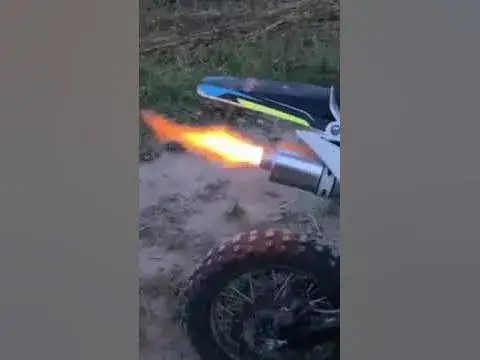 Czy strzelanie z wydechu szkodzi silnikowi i środowisku? Sprawdź skutki