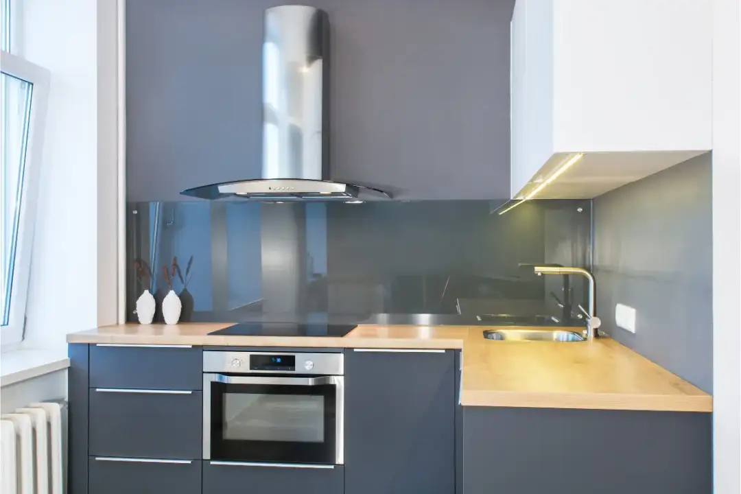 Jakie panele ścienne do kuchni wybrać, aby uniknąć problemów?