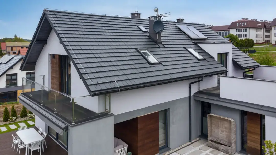 Dachówka Domino: ceny, rodzaje i zalety ceramicznego pokrycia