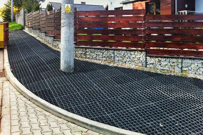 Jak wybrać najlepszą geokratę na podjazd i uniknąć problemów z nawierzchnią