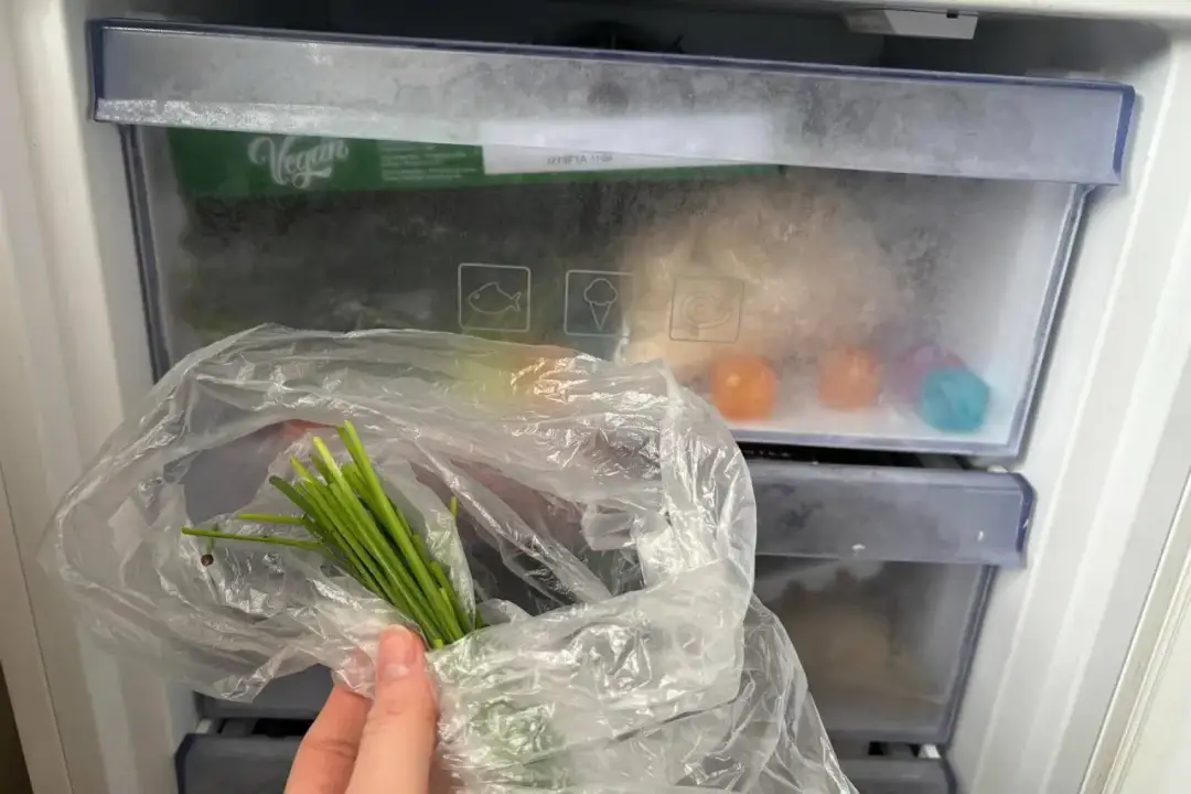 Jak mrozić szczypiorek, aby zachować świeżość i smak przez długi czas