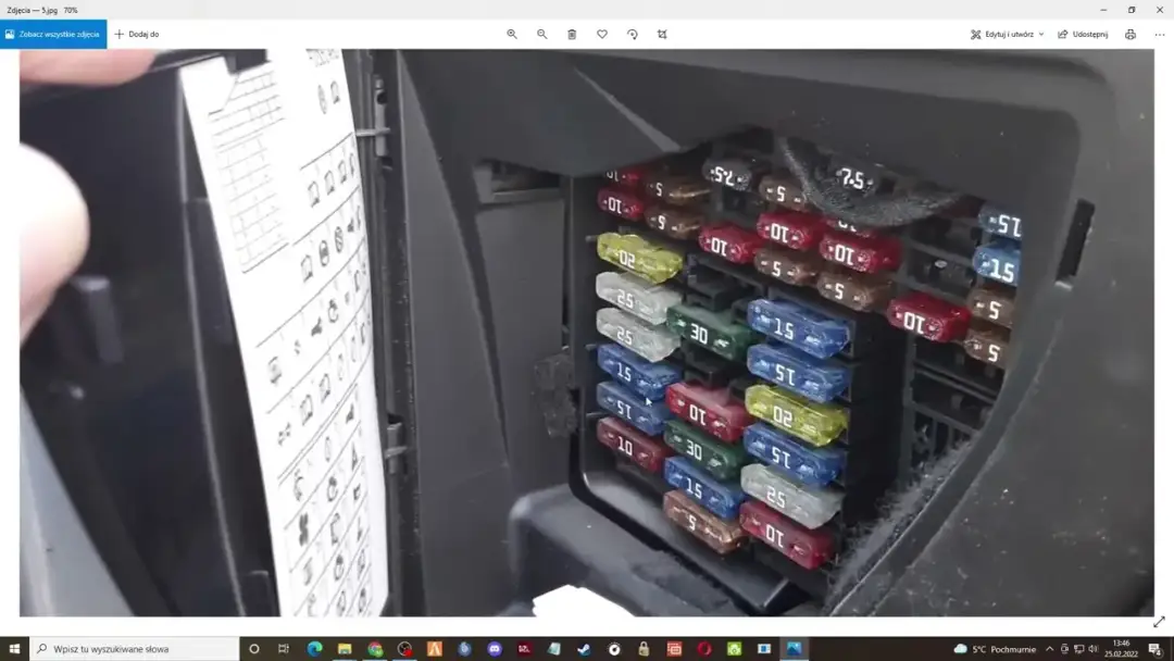 Gdzie są bezpieczniki w Golfie 4? Sprawdź lokalizację i uniknij problemów!