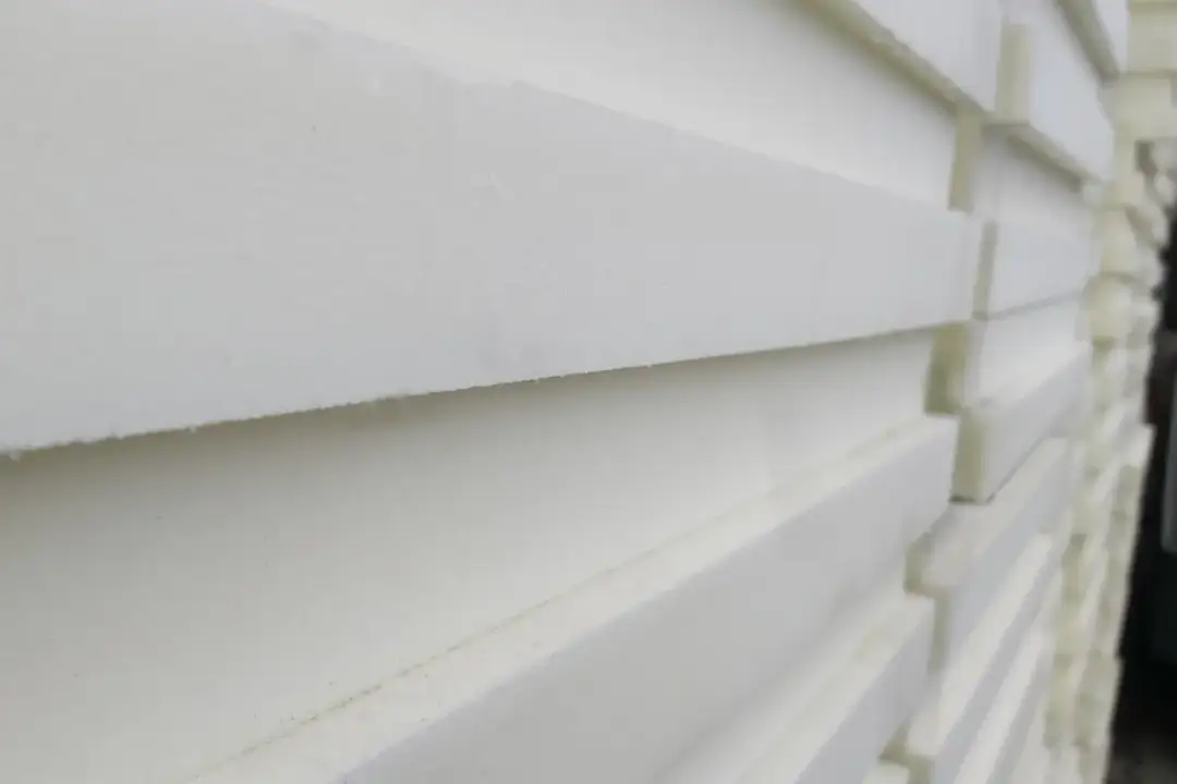 Najlepsze sposoby na klejenie styroduru do betonu bez problemów