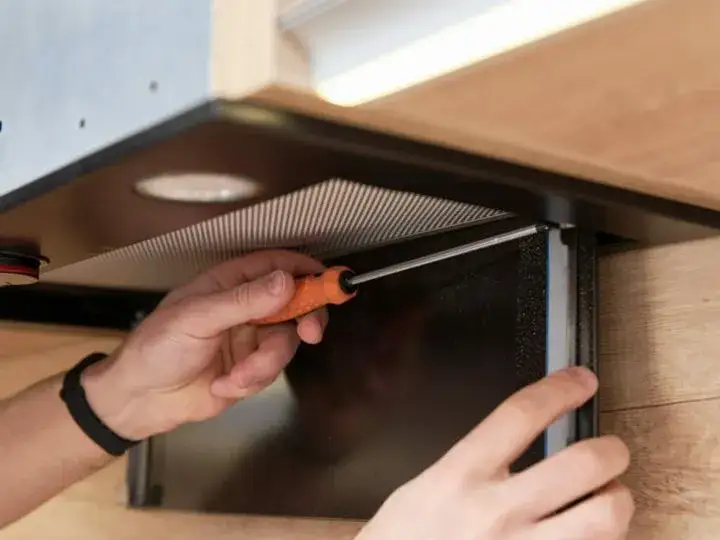 Jak zamontować okap bez komina: 5 prostych kroków dla początkujących