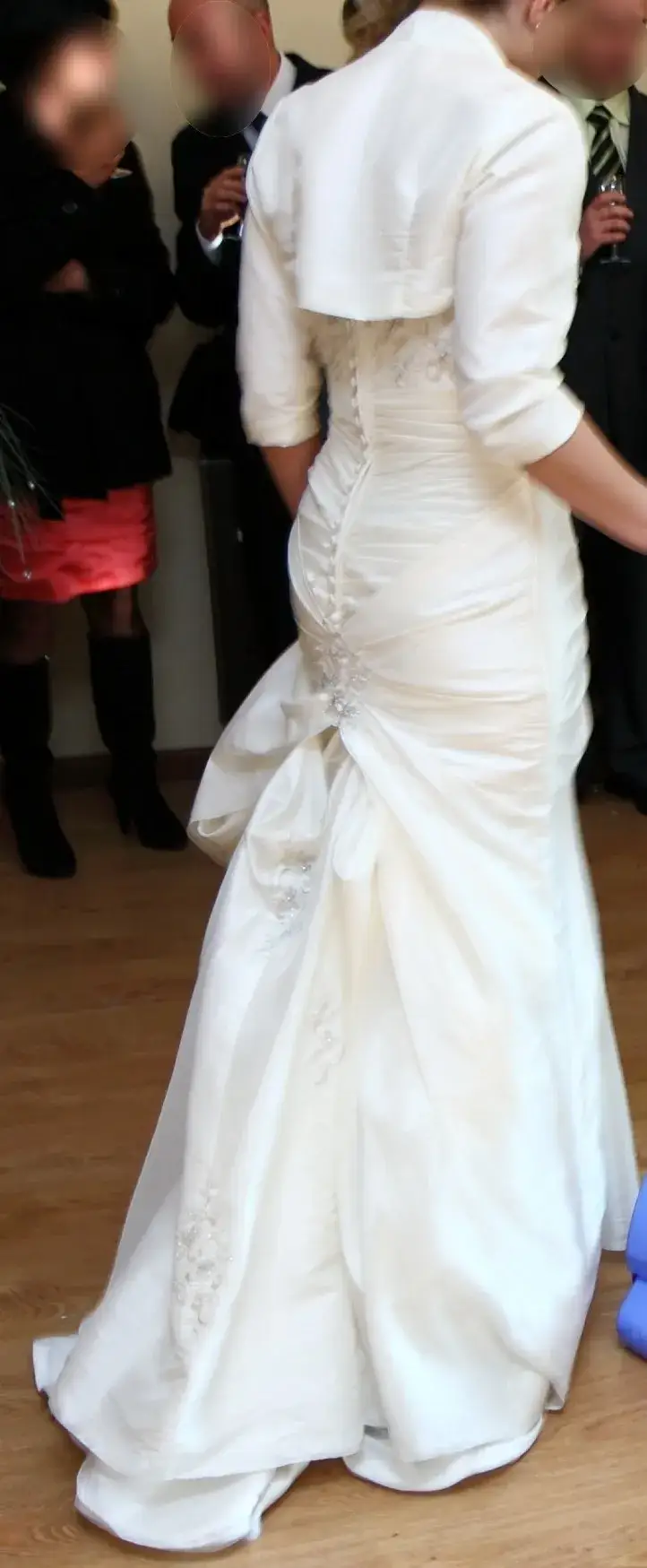 Jakie dodatki do sukni ivory? 7 pomysłów na idealny look